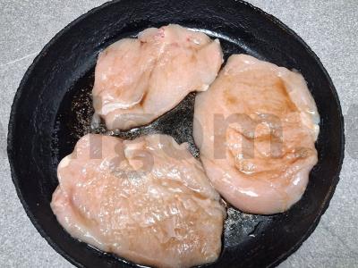 Vištienos krūtinėlės kepsniai su pupelėmis ir suluguni Žingsnis 3