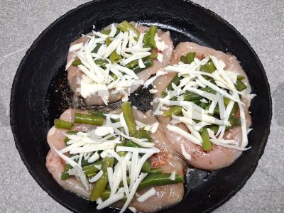 Vištienos krūtinėlės kepsniai su pupelėmis ir suluguni Žingsnis 6