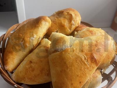 Trikampiai pyragėliai su obuolių uogiene pagrindine nuotrauka