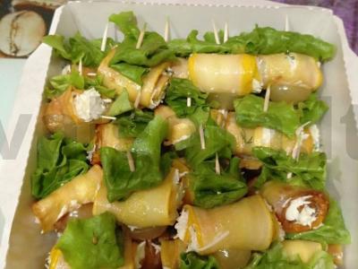 Aštrūs cukinijų ritinėliai pagrindine nuotrauka