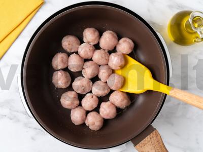 Vištienos kukuliai grietinėlės padaže Žingsnis 3