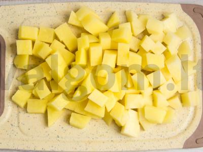 Konservuotų skumbrijų sriuba lėtoje viryklėje Žingsnis 2