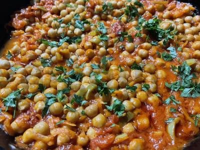 Avinžirniai su daržovėmis pomidorų padaže pagrindine nuotrauka