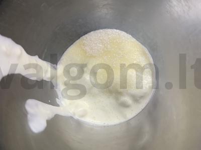 Desertas iš braškių, melionų, avižinių sausainių ir grietinėlės Žingsnis 2