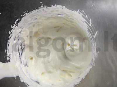 Desertas iš braškių, melionų, avižinių sausainių ir grietinėlės Žingsnis 3