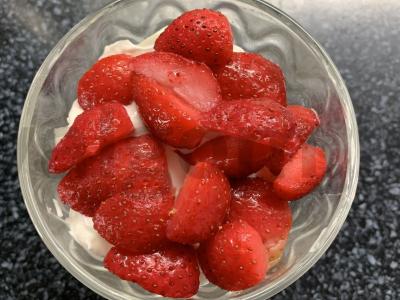 Desertas iš braškių, melionų, avižinių sausainių ir grietinėlės Žingsnis 9