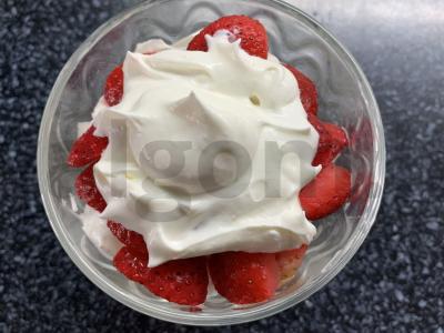 Desertas iš braškių, melionų, avižinių sausainių ir grietinėlės Žingsnis 10