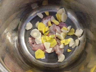 Vištienos sriuba su rudaisiais ryžiais ir kopūstais Žingsnis 1