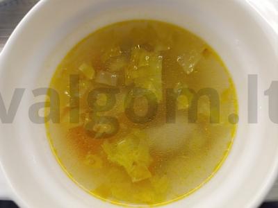 Vištienos sriuba su rudaisiais ryžiais ir kopūstais pagrindine nuotrauka