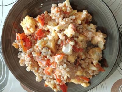 Grikių košė su žiediniais kopūstais pagrindine nuotrauka