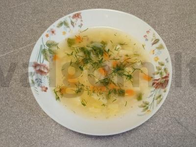 Ryžių sriuba su žaliu svogūnu ant ančių sultinio pagrindine nuotrauka