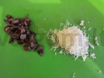 Pomidorų užkandis su grybais, sūriu ir sezamu Žingsnis 2