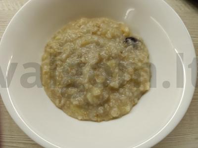 Avižinė košė su bananais ir obuoliais pusryčiams pagrindine nuotrauka