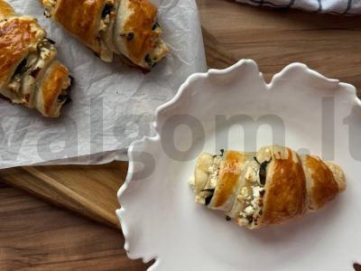 Kruasanai su feta sūriu ir špinatais pagrindine nuotrauka