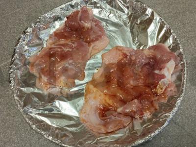 Kepintos vištienos šlaunelės su pomidorais ir sūriu Žingsnis 4