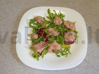 Salotos su tunu, varškės sūriu ir kiaušiniu Žingsnis 2