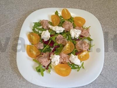 Salotos su tunu, varškės sūriu ir kiaušiniu Žingsnis 4