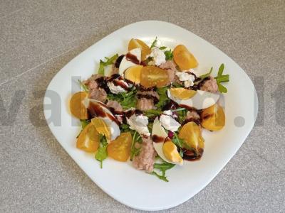 Salotos su tunu, varškės sūriu ir kiaušiniu Žingsnis 6