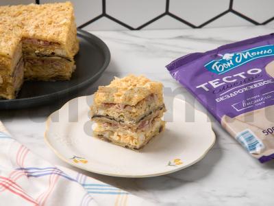 Užkandžių sluoksniuotas tortas pagrindine nuotrauka