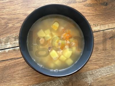 Lašišų sriuba pietums pagrindine nuotrauka