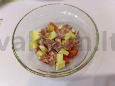 Užkandis ant traškučių su daržovėmis ir fuet dešra Žingsnis 2