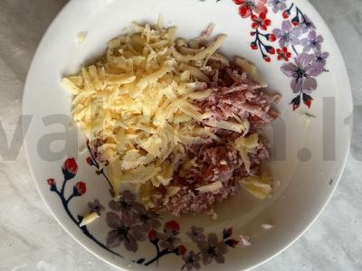 Sluoksniuoti trikampiai su dešra ir sūriu Žingsnis 1