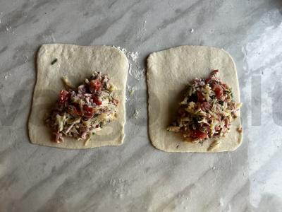 Sluoksniuoti trikampiai su dešra ir sūriu Žingsnis 7