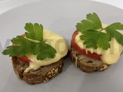 Aštrūs brusketai orkaitėje pagrindine nuotrauka