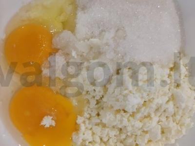 Kaimiški purūs blynai su rūgpieniu ir varške Žingsnis 1