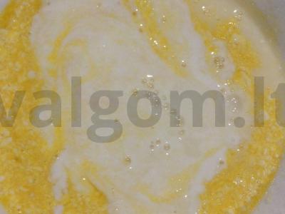 Kaimiški purūs blynai su rūgpieniu ir varške Žingsnis 2