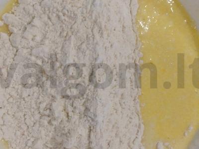 Kaimiški purūs blynai su rūgpieniu ir varške Žingsnis 3