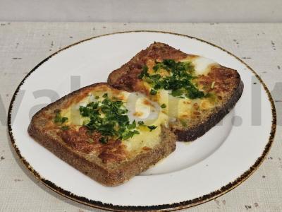 Traškūs skrudinti duonos gabaliukai su mocarela pagrindine nuotrauka