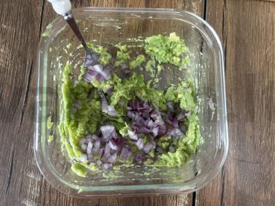 Avokado guakamolė tartaletėse Žingsnis 5