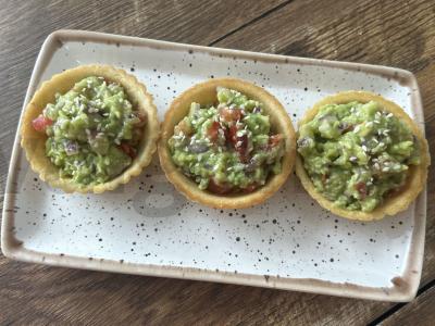 Avokado guakamolė tartaletėse pagrindine nuotrauka