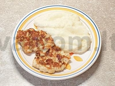 Vištienos kotletai su svogūnais ir sūriu pietums pagrindine nuotrauka