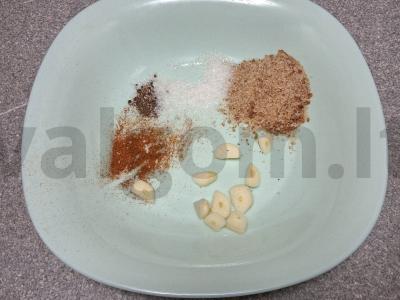 Salo su svanų druska ir pipirais Žingsnis 1