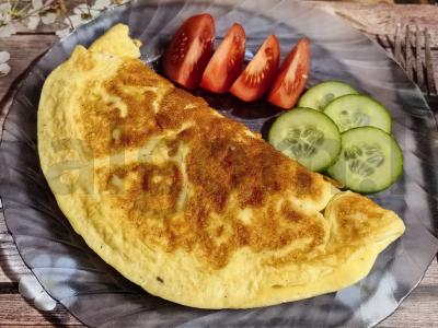 Omletas su grietine ir sūriu pagrindine nuotrauka
