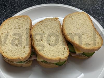 Sumuštiniai su kiauliena, daržovėmis ir sūriu pagrindine nuotrauka