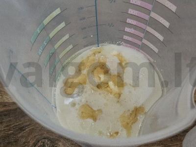 Skanūs blynai su bananine rūgpieniu Žingsnis 1