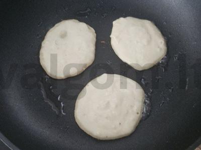 Skanūs blynai su bananine rūgpieniu Žingsnis 4