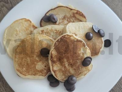 Skanūs blynai su bananine rūgpieniu pagrindine nuotrauka