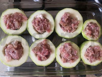 Įdarytas cukinija grietinėlės-sojų padaže Žingsnis 3