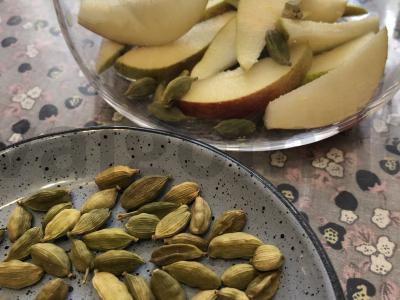 Arbata su kriauše ir kardamonu Žingsnis 2