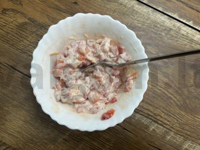 Vištienos filė, kepta su paprikomis po sūriu Žingsnis 6