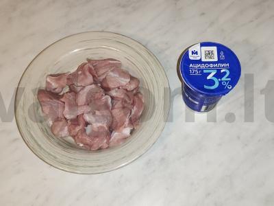 Kiauliena su grikių koše, daržovėmis ir salierais Žingsnis 1