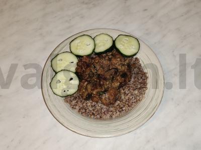 Kiauliena su grikių koše, daržovėmis ir salierais pagrindine nuotrauka