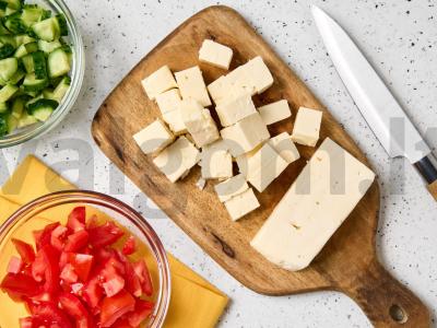 Salotas su bulguru, alyvuogėmis ir feta Žingsnis 3