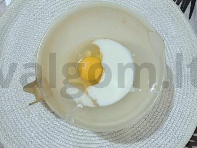 Švelnus šokoladinis žemės riešutų keksiukas mikrobangų krosnelėje Žingsnis 1