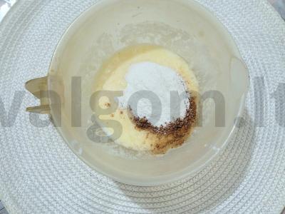 Švelnus šokoladinis žemės riešutų keksiukas mikrobangų krosnelėje Žingsnis 2