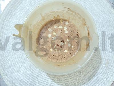 Švelnus šokoladinis žemės riešutų keksiukas mikrobangų krosnelėje Žingsnis 3